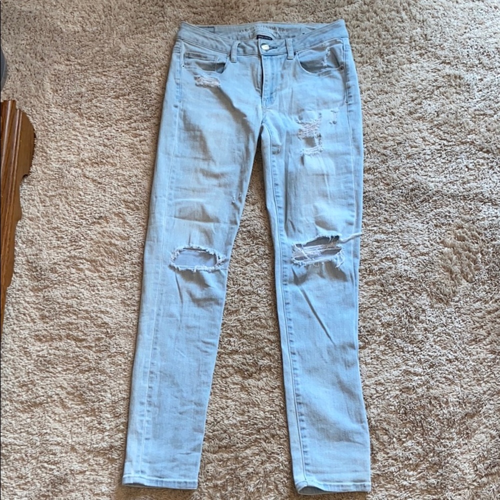 AEO | Light Wash Ripped Skinny Jeans